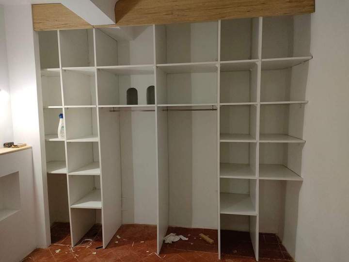 Un espace de rangement pour vos vêtements, chaussures et accessoires